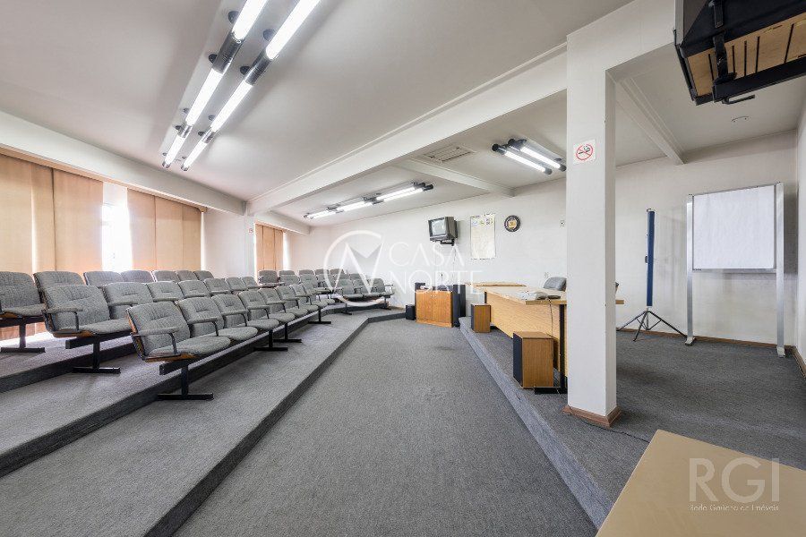 Prédio Comercial à venda com 10 quartos, 2203m², 30 vagas, Avenida Farrapos no bairro São Geraldo em Porto Alegre