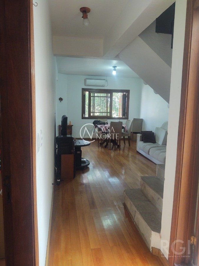 Casa à venda com 2 quartos, 120m², 4 vagas, Travessa Chateaubriand no bairro Passo das Pedras em Porto Alegre