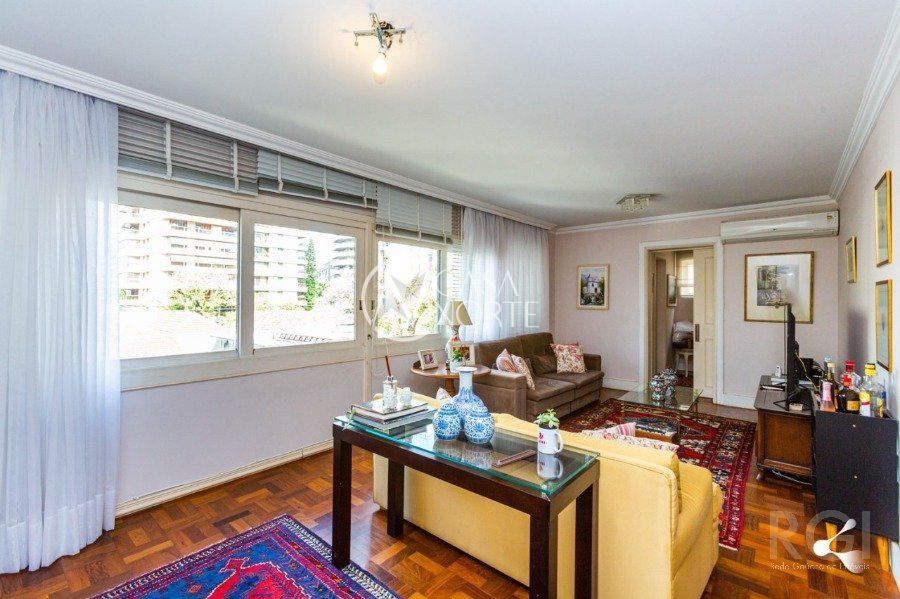 Apartamento à venda com 3 quartos, 144m², 1 suíte, 2 vagas, Rua Santo Inácio no bairro Moinhos de Vento em Porto Alegre