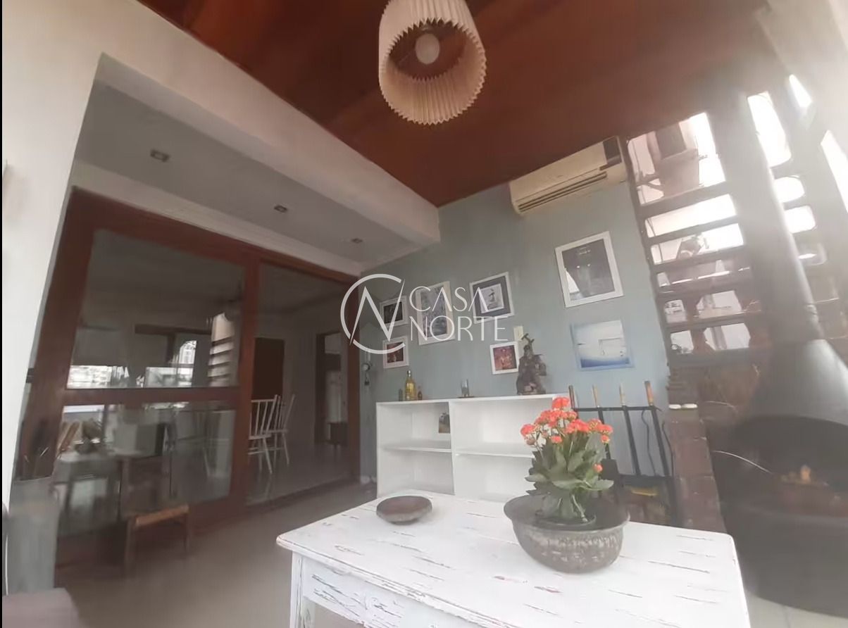 Cobertura à venda com 2 quartos, 94m², 1 suíte, 1 vaga, Rua Portugal no bairro São João em Porto Alegre