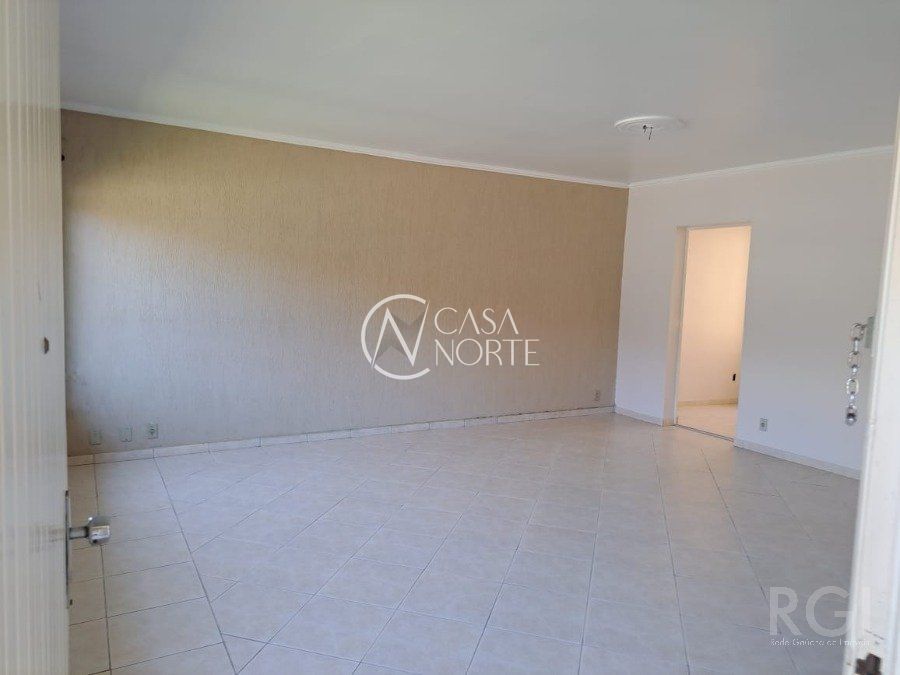 Casa à venda com 3 quartos, 180m², 1 suíte, 2 vagas, Rua Paulo Blaschke no bairro Jardim Itu em Porto Alegre