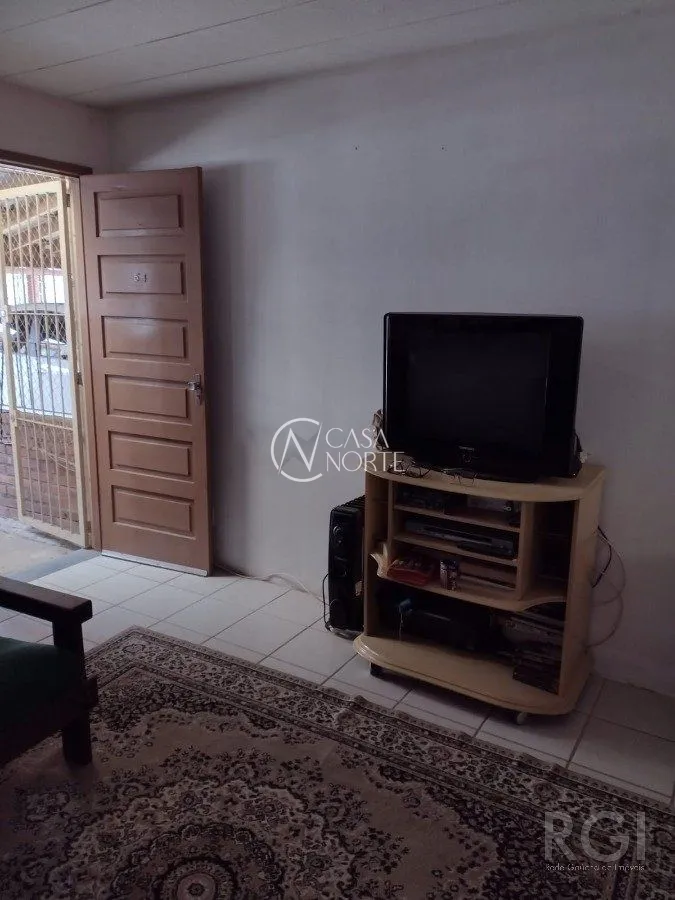 Casa à venda com 2 quartos, 55m², 1 vaga, Rua Atilio Supertti no bairro Vila Nova em Porto Alegre