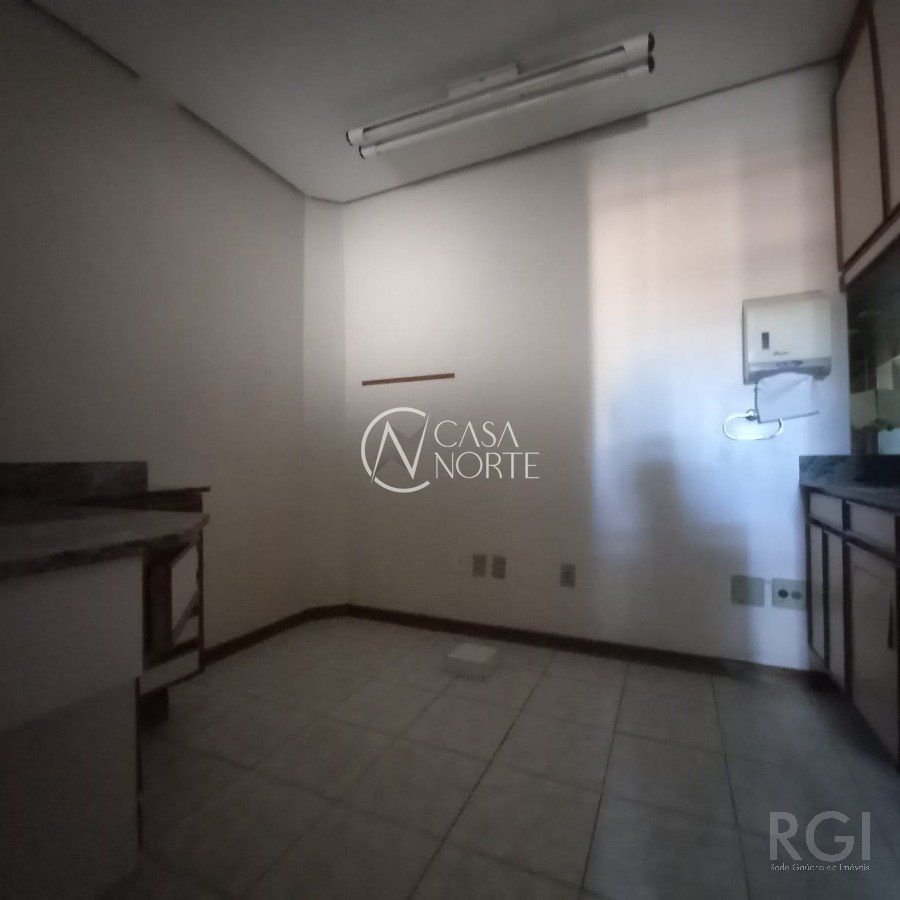 Sala Comercial à venda com 1 quarto, 31m², Avenida Assis Brasil, 164 no bairro Passo da Areia em Porto Alegre