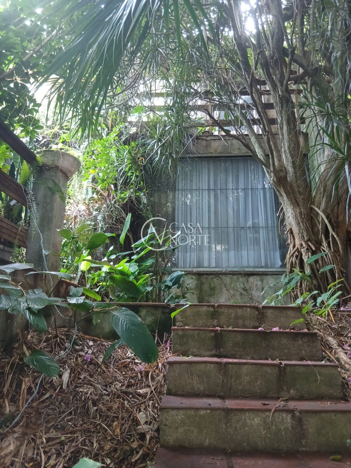 Casa à venda com 4 quartos, 260m², 3 vagas, Rua Prisma no bairro Santa Tereza em Porto Alegre