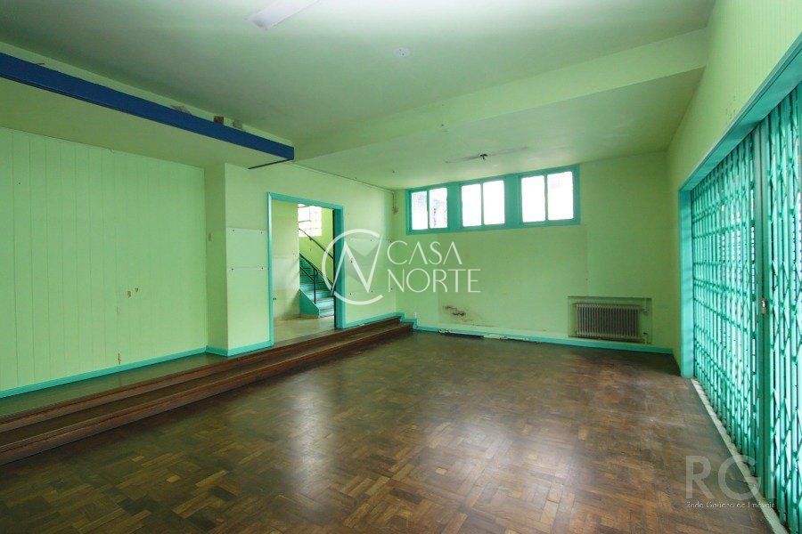 Casa à venda com 5 quartos, 400m², 1 suíte, 4 vagas, Rua Coronel Paulino Teixeira no bairro Rio Branco em Porto Alegre