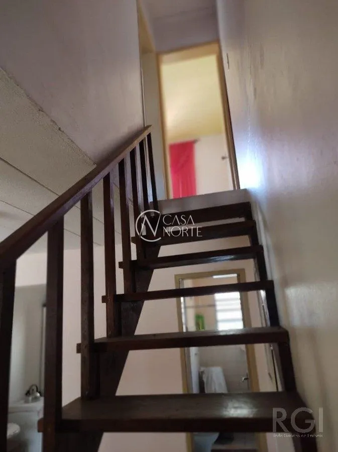 Casa à venda com 2 quartos, 55m², 1 vaga, Rua Atilio Supertti no bairro Vila Nova em Porto Alegre