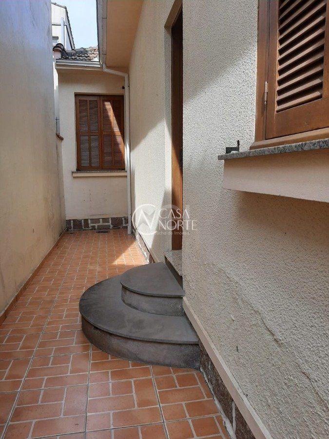 Casa à venda com 3 quartos, 150m², 1 suíte, 4 vagas, Rua Felix da Cunha no bairro Floresta em Porto Alegre