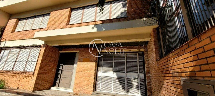 Casa à venda com 4 quartos, 304m², 1 suíte, 3 vagas, Rua Liberdade no bairro Rio Branco em Porto Alegre