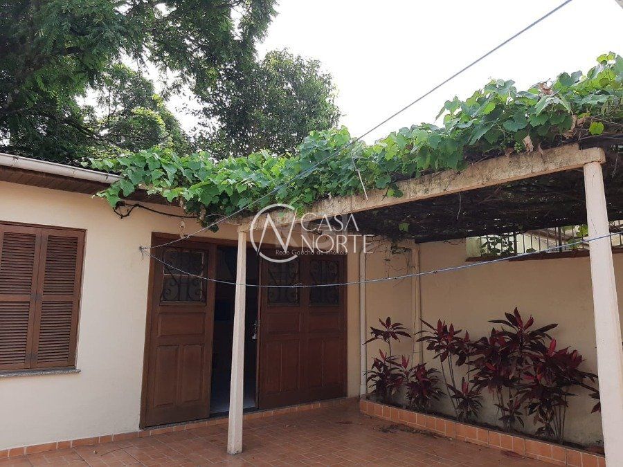 Casa à venda com 3 quartos, 150m², 1 suíte, 4 vagas, Rua Felix da Cunha no bairro Floresta em Porto Alegre