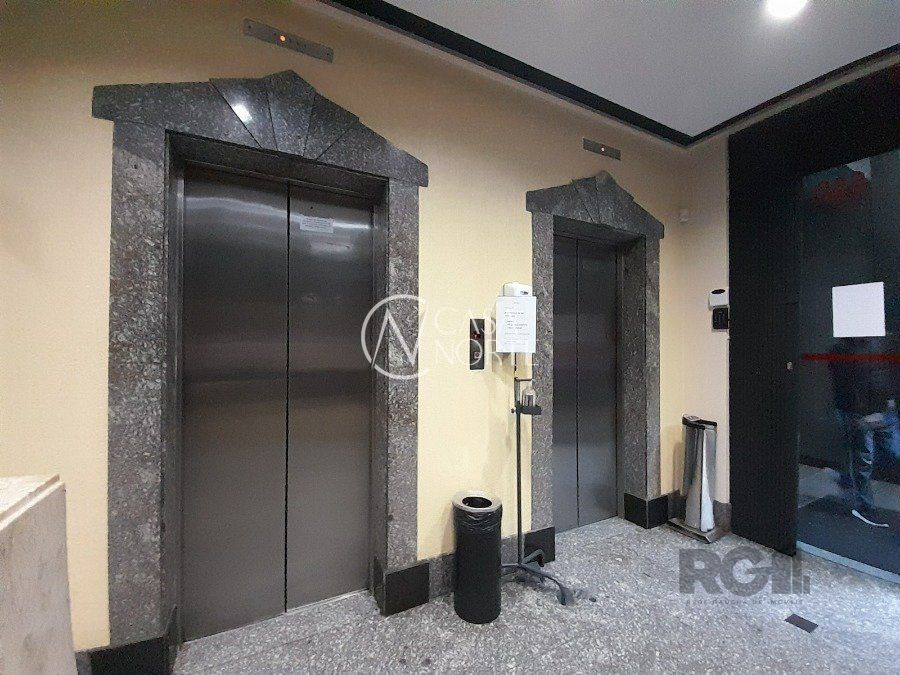 Sala Comercial à venda com 1 quarto, 38m², Rua Vinte e Quatro de Outubro no bairro Moinhos de Vento em Porto Alegre
