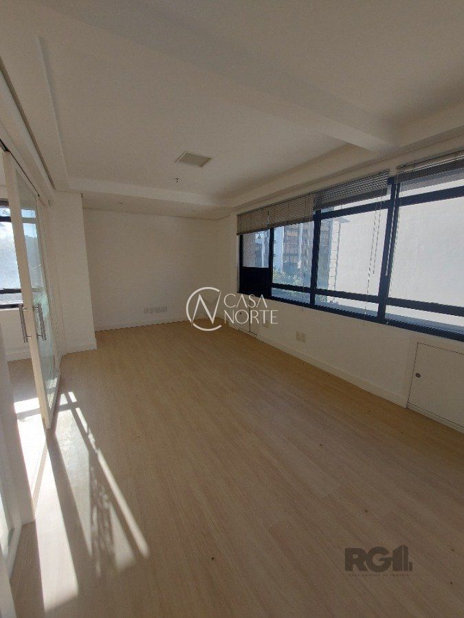 Sala Comercial à venda com 1 quarto, 36m², 1 vaga, Rua Fernando Gomes no bairro Moinhos de Vento em Porto Alegre