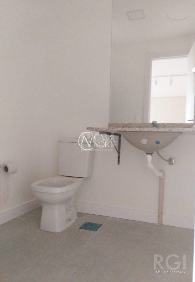 Sala Comercial à venda com 1 quarto, 45m², 1 vaga, Avenida Independência no bairro Independência em Porto Alegre