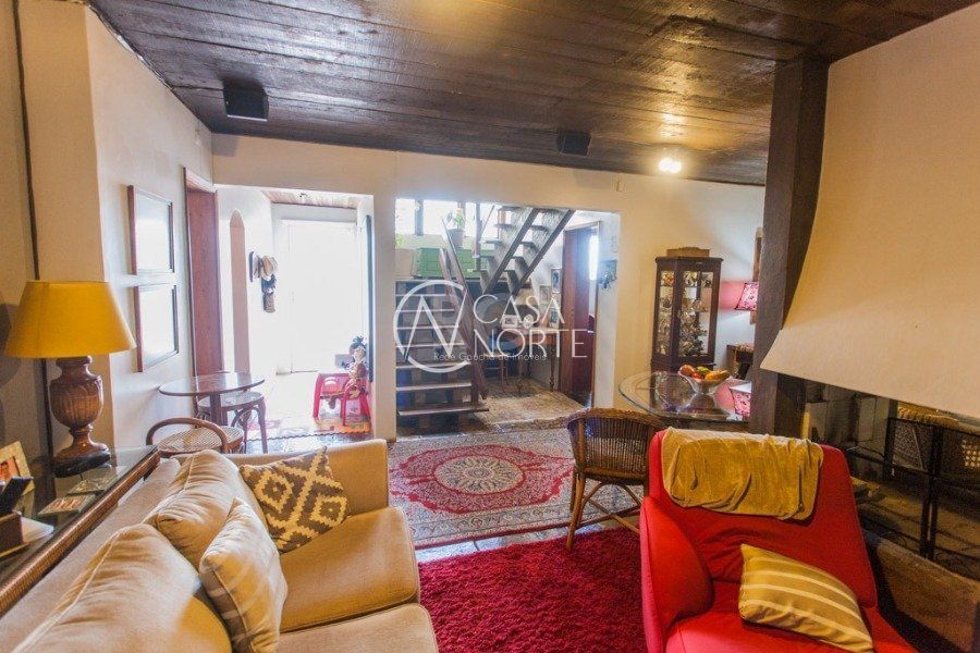 Casa à venda com 3 quartos, 400m², 1 suíte, 5 vagas, Avenida Jacui no bairro Cristal em Porto Alegre