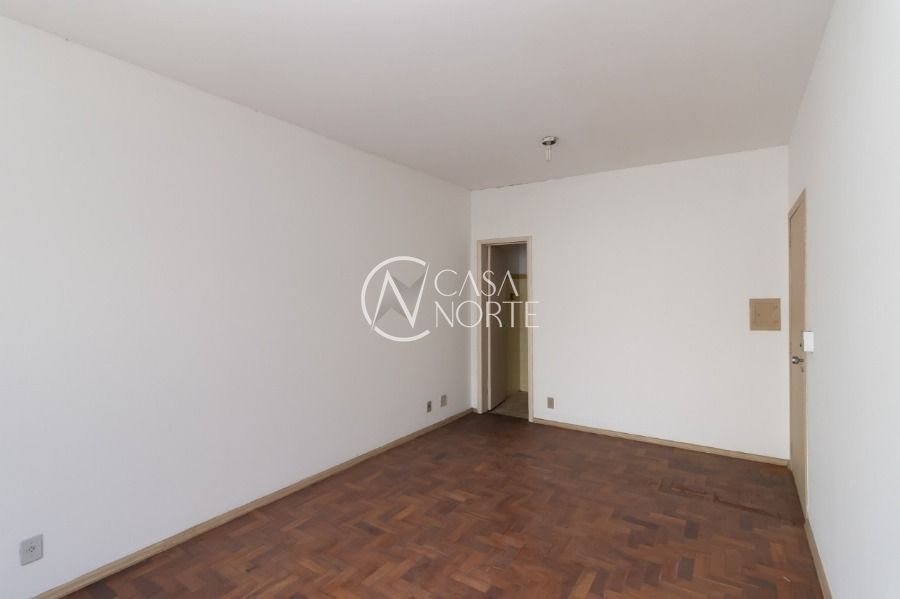 Prédio Comercial à venda com 10 quartos, 548m², Avenida Assis Brasil no bairro Passo da Areia em Porto Alegre