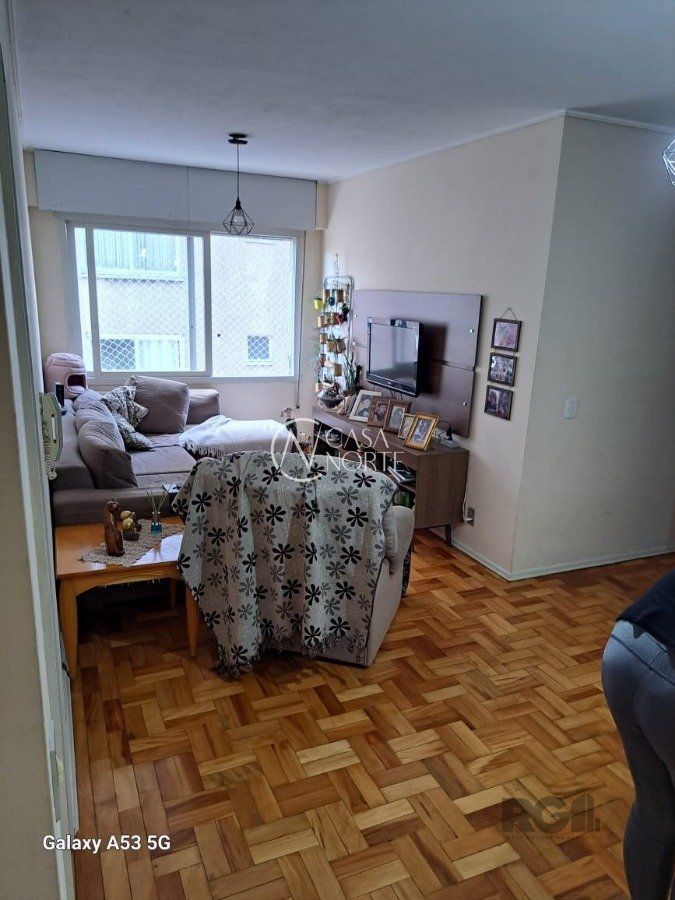 Apartamento à venda com 3 quartos, 95m², 1 suíte, 1 vaga, Rua Bezerra de Menezes no bairro Passo da Areia em Porto Alegre