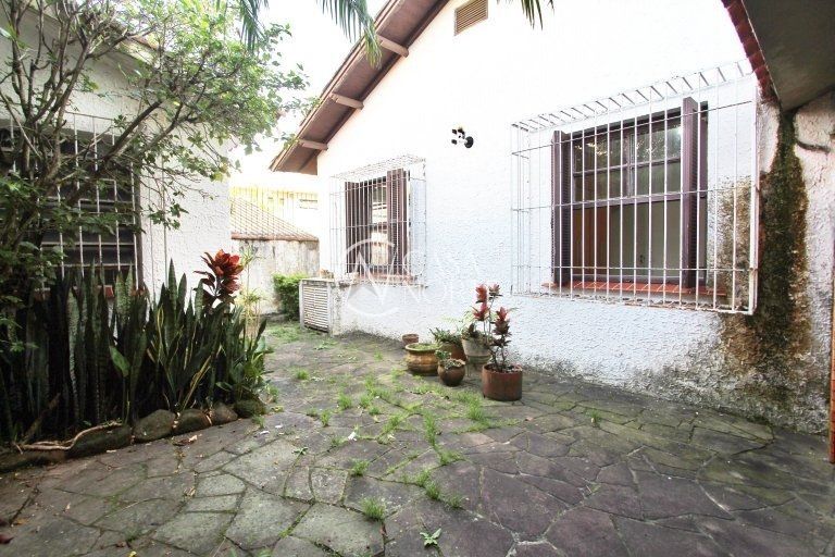 Casa à venda com 4 quartos, 200m², 4 vagas, Avenida Niteroi no bairro Medianeira em Porto Alegre