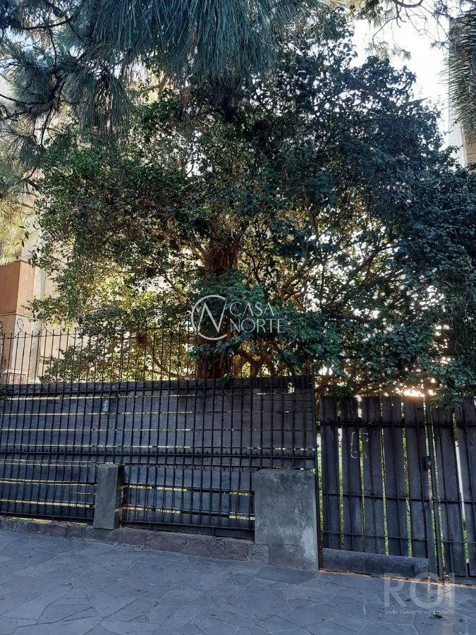 Terreno à venda  com 418m², Rua Coronel Paulino Teixeira no bairro Rio Branco em Porto Alegre
