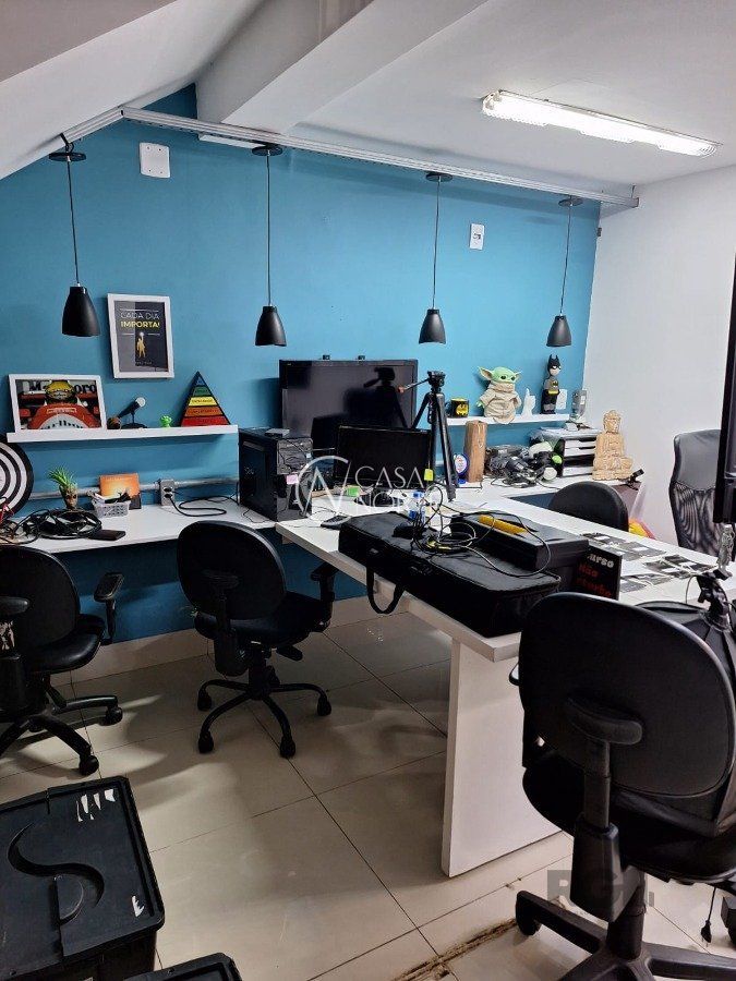 Casa Comercial à venda com 3 quartos, 325m², 1 vaga, Avenida Getúlio Vargas no bairro Menino Deus em Porto Alegre