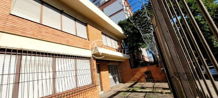 Casa à venda com 4 quartos, 304m², 1 suíte, 3 vagas, Rua Liberdade no bairro Rio Branco em Porto Alegre