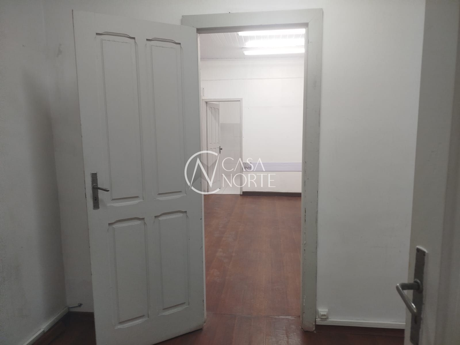 Casa à venda com 2 quartos, 96m², 2 vagas, Rua Doutor Alcides Cruz no bairro Santa Cecília em Porto Alegre