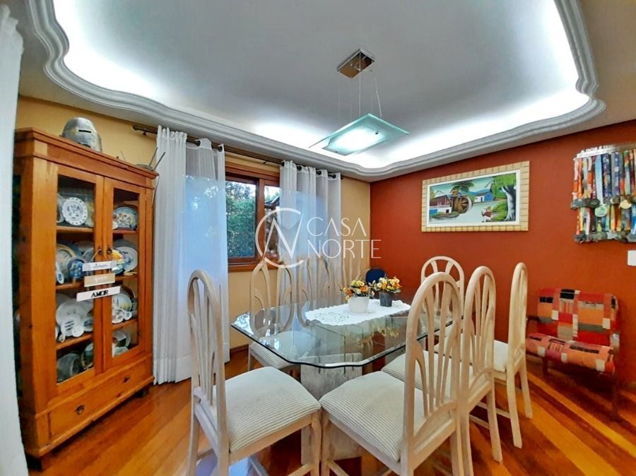 Casa à venda com 5 quartos, 320m², 3 suítes, 6 vagas, Estrada das Três Meninas no bairro Vila Nova em Porto Alegre