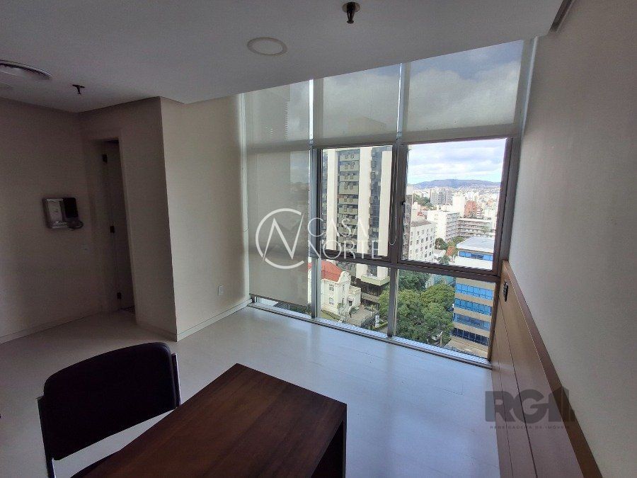 Sala Comercial à venda com 1 quarto, 33m², 1 vaga, Rua Vinte e Quatro de Outubro no bairro Moinhos de Vento em Porto Alegre