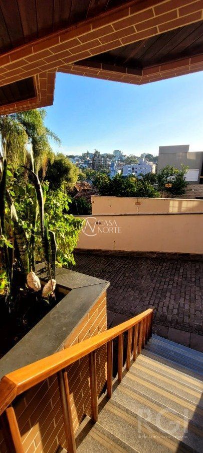 Casa de Condomínio à venda com 4 quartos, 301m², 1 suíte, 2 vagas, Rua Monte Alverne no bairro Chácara das Pedras em Porto Alegre