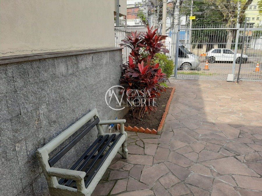 Casa à venda com 3 quartos, 150m², 1 suíte, 4 vagas, Rua Felix da Cunha no bairro Floresta em Porto Alegre