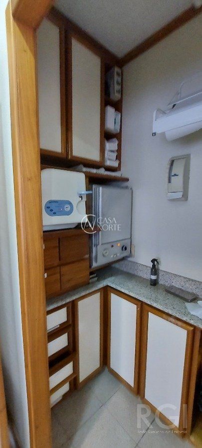 Sala Comercial à venda com 3 quartos, 41m², 1 vaga, Rua Dona Laura no bairro Rio Branco em Porto Alegre