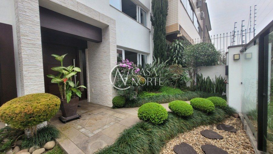 Casa à venda com 4 quartos, 250m², 2 suítes, 4 vagas, Avenida José Gertum no bairro Chácara das Pedras em Porto Alegre