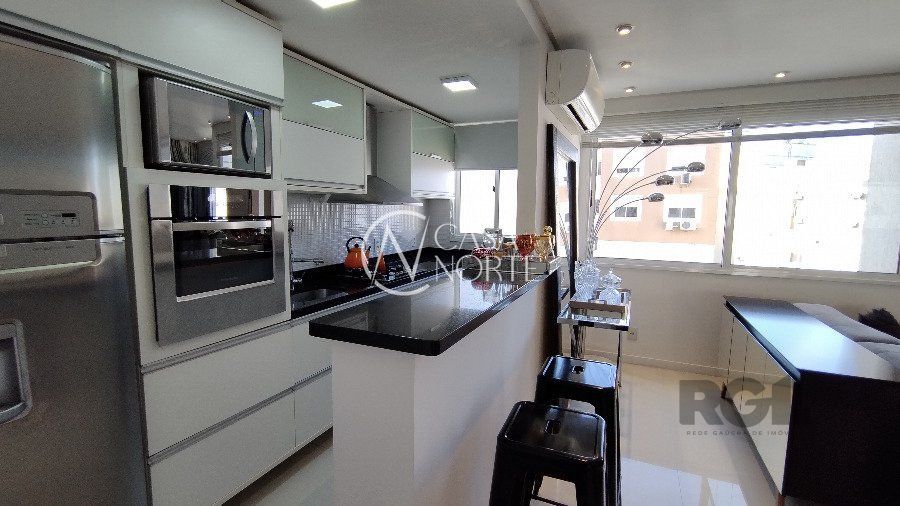 Apartamento à venda com 2 quartos, 65m², 1 suíte, 1 vaga, Avenida Dom Claudio José Gonçalves Ponce de Leao no bairro Vila Ipiranga em Porto Alegre