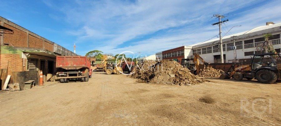 Pavilhão à venda , 324m², Avenida A. J. Renner no bairro Humaitá em Porto Alegre