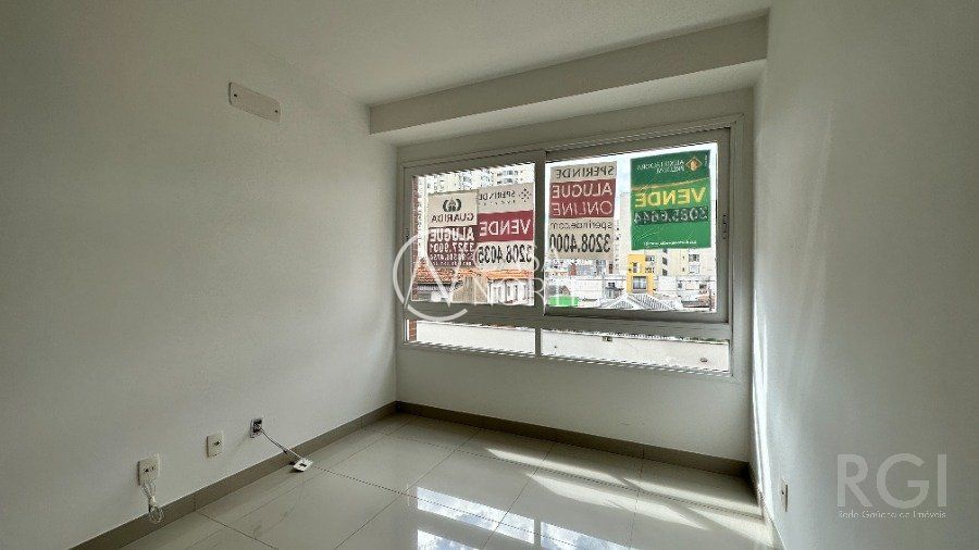 Apartamento à venda com 2 quartos, 65m², 1 suíte, 1 vaga, Rua General Lima e Silva no bairro Centro Histórico em Porto Alegre