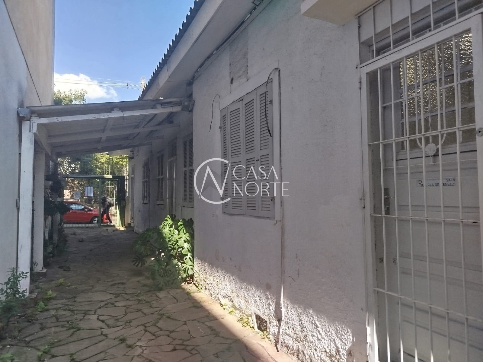 Casa à venda com 2 quartos, 96m², 2 vagas, Rua Doutor Alcides Cruz no bairro Santa Cecília em Porto Alegre