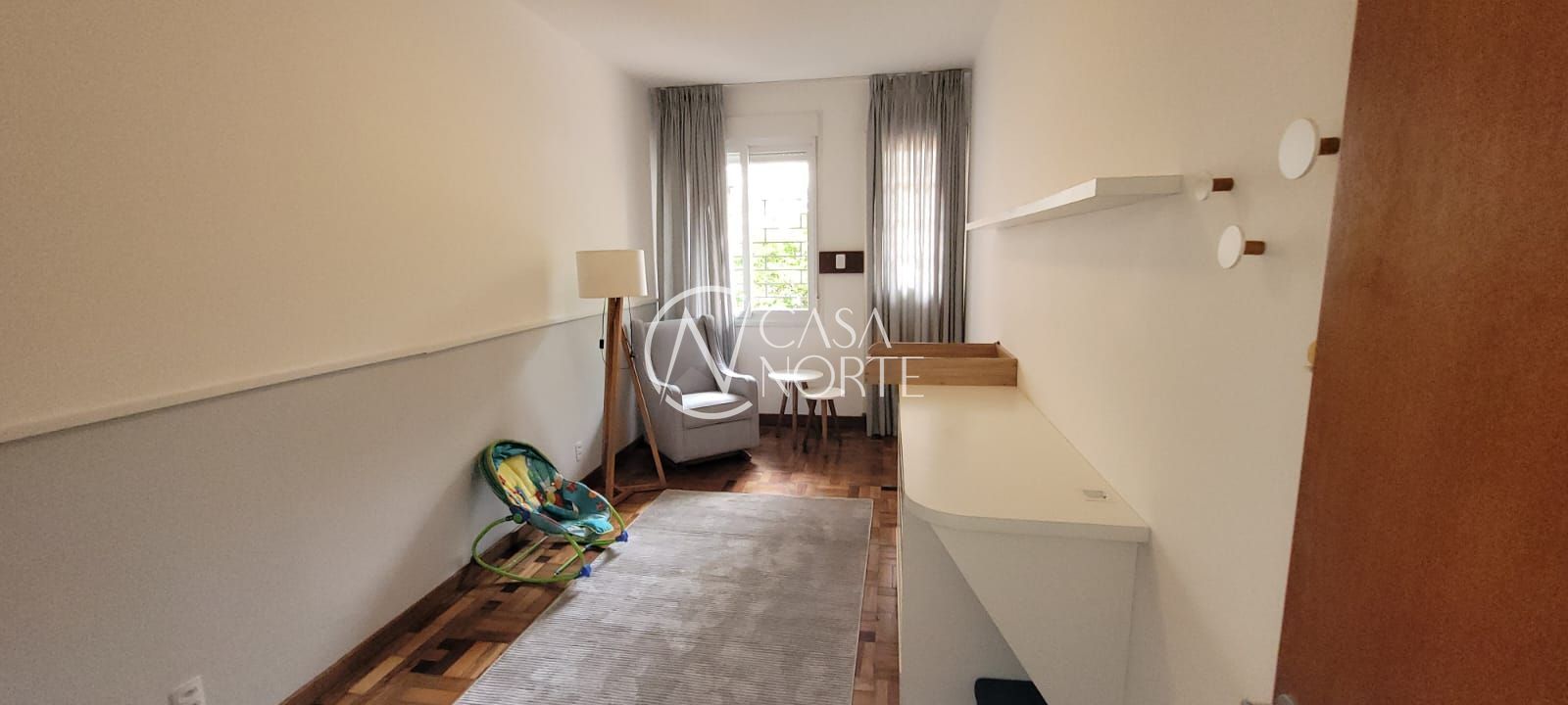 Casa à venda com 4 quartos, 254m², 1 suíte, 2 vagas, Rua André Puente no bairro Independência em Porto Alegre