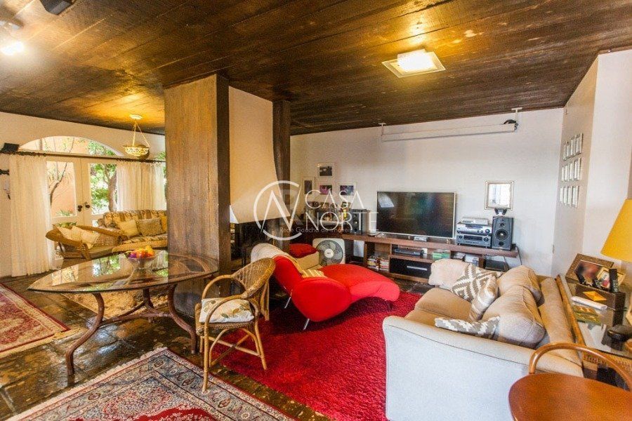 Casa à venda com 3 quartos, 400m², 1 suíte, 5 vagas, Avenida Jacui no bairro Cristal em Porto Alegre