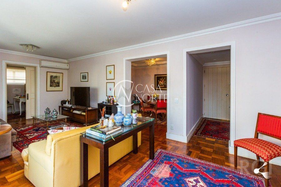 Apartamento à venda com 3 quartos, 144m², 1 suíte, 2 vagas, Rua Santo Inácio no bairro Moinhos de Vento em Porto Alegre