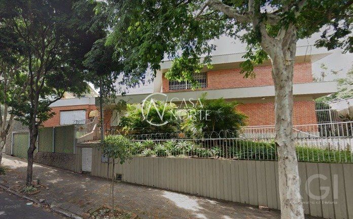 Casa à venda com 3 quartos, 1175m², 1 suíte, 4 vagas, Rua Castro Alves no bairro Rio Branco em Porto Alegre
