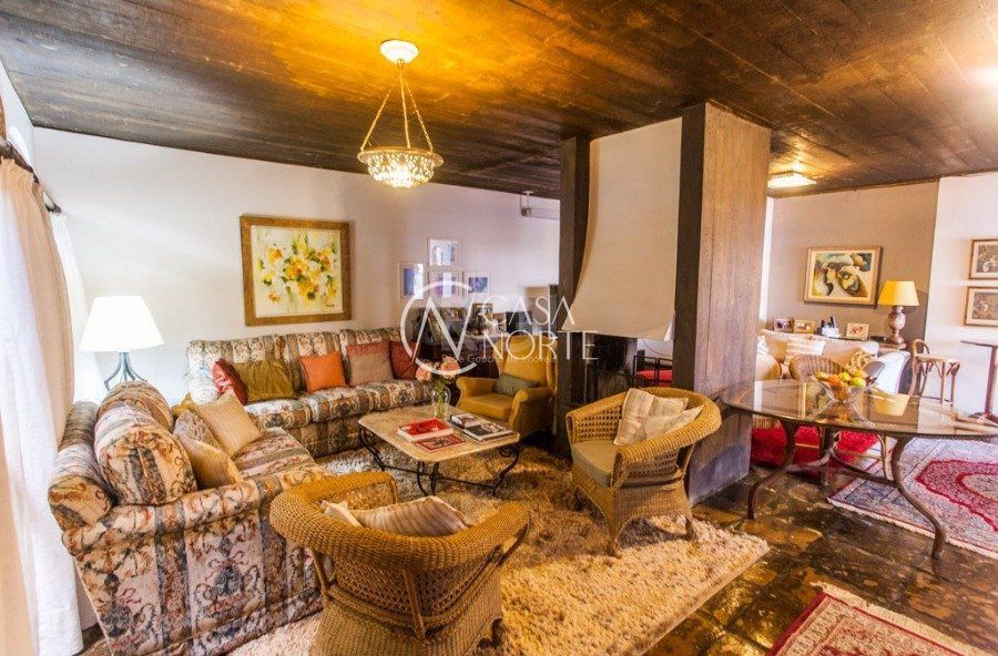 Casa à venda com 3 quartos, 400m², 1 suíte, 5 vagas, Avenida Jacui no bairro Cristal em Porto Alegre