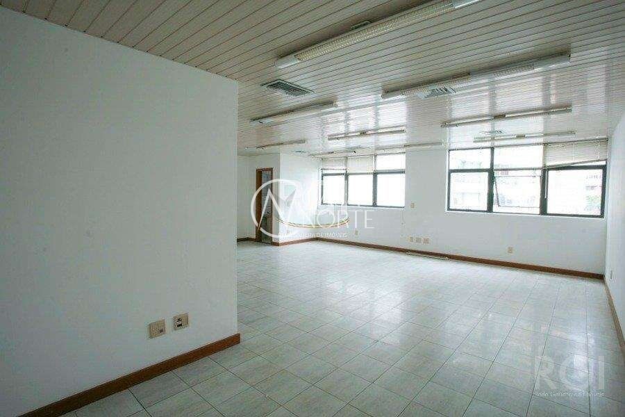 Sala Comercial à venda com 1 quarto, 68m², 1 vaga, Rua Barao do Triunfo no bairro Menino Deus em Porto Alegre