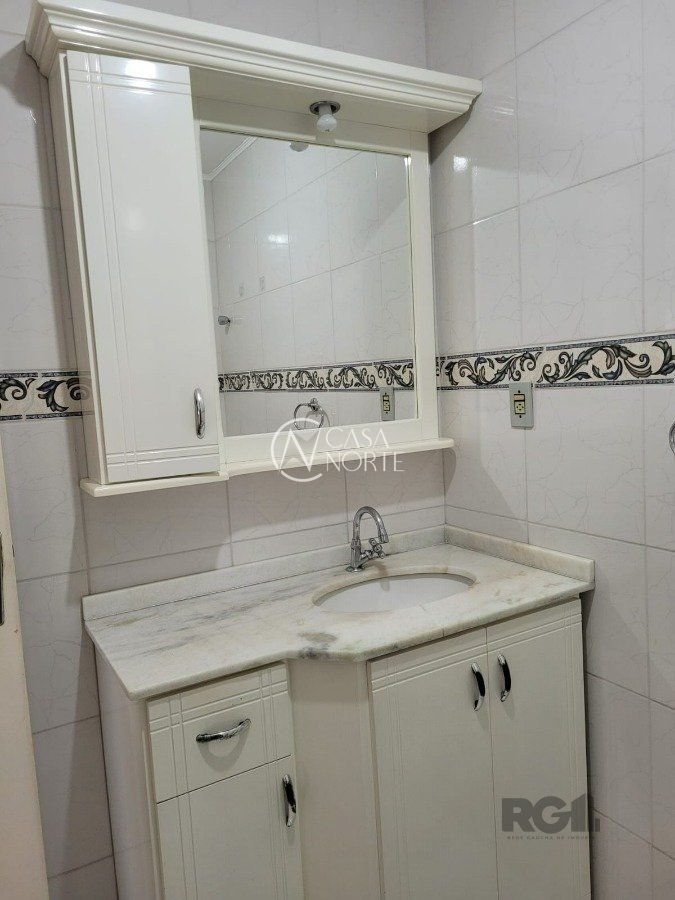 Apartamento à venda com 2 quartos, 71m², 1 vaga, Rua Upamaroti no bairro Cristal em Porto Alegre