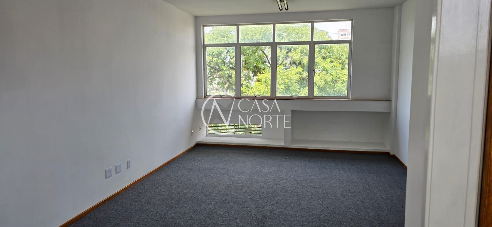 Sala Comercial à venda com 1 quarto, 36m², Avenida Polônia no bairro São Geraldo em Porto Alegre