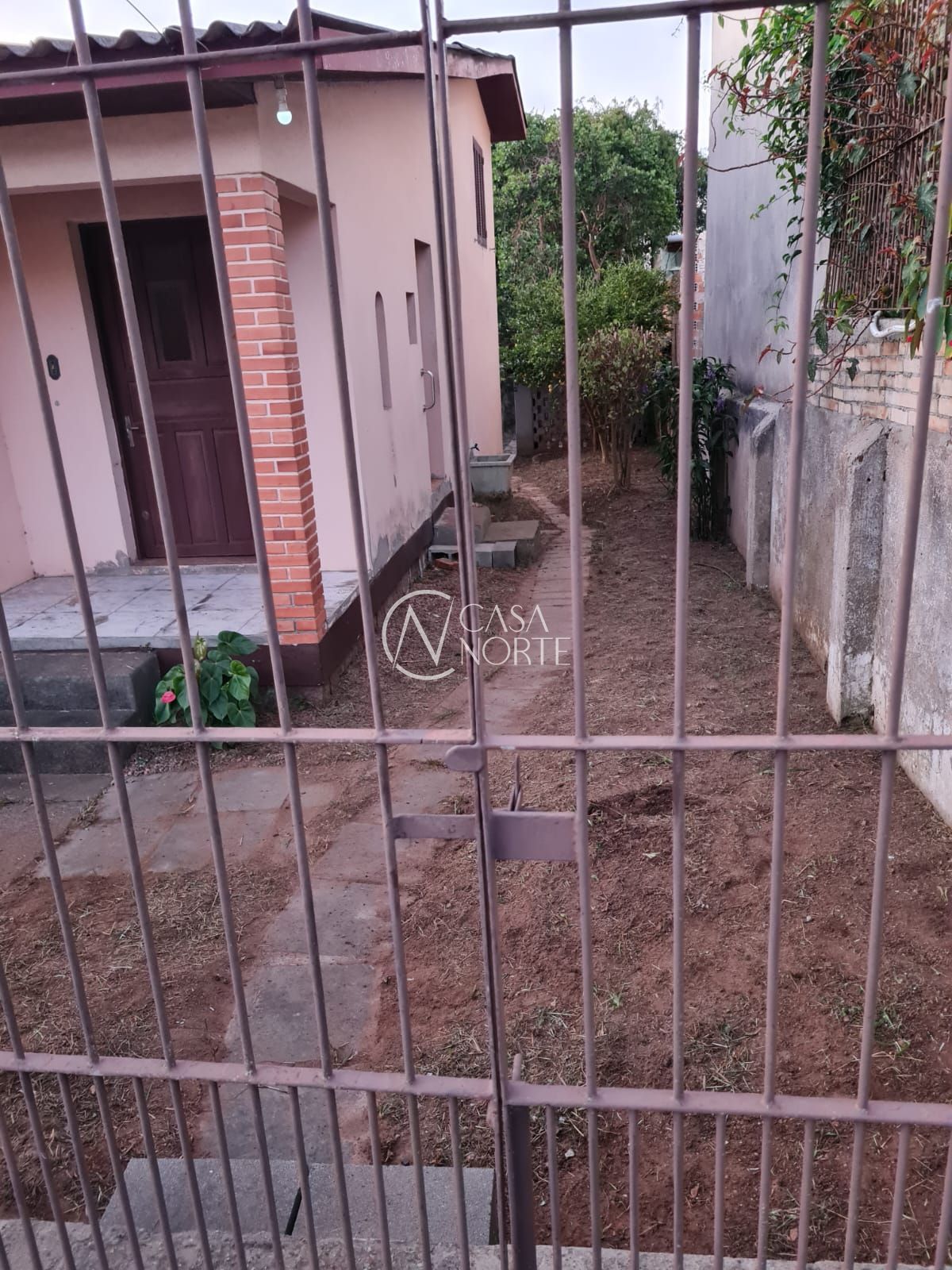 Casa à venda com 3 quartos, 76m², 1 vaga, Rua Ernesto Dornelles no bairro Jardim Carvalho em Porto Alegre