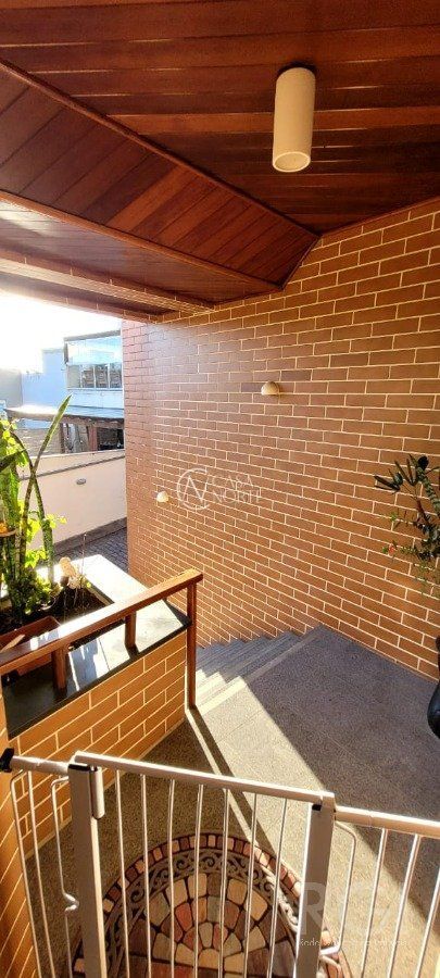 Casa de Condomínio à venda com 4 quartos, 301m², 1 suíte, 2 vagas, Rua Monte Alverne no bairro Chácara das Pedras em Porto Alegre
