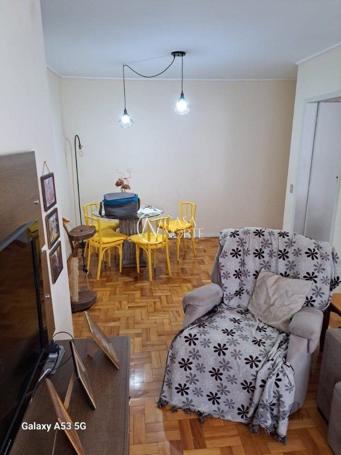 Apartamento à venda com 3 quartos, 95m², 1 suíte, 1 vaga, Rua Bezerra de Menezes no bairro Passo da Areia em Porto Alegre