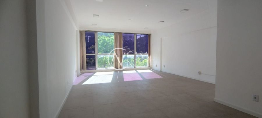 Sala Comercial à venda com 1 quarto, 39m², Avenida Carlos Gomes no bairro Auxiliadora em Porto Alegre