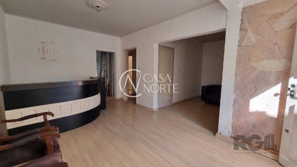 Casa Comercial à venda , 110m², Rua Itapeva no bairro Passo da Areia em Porto Alegre