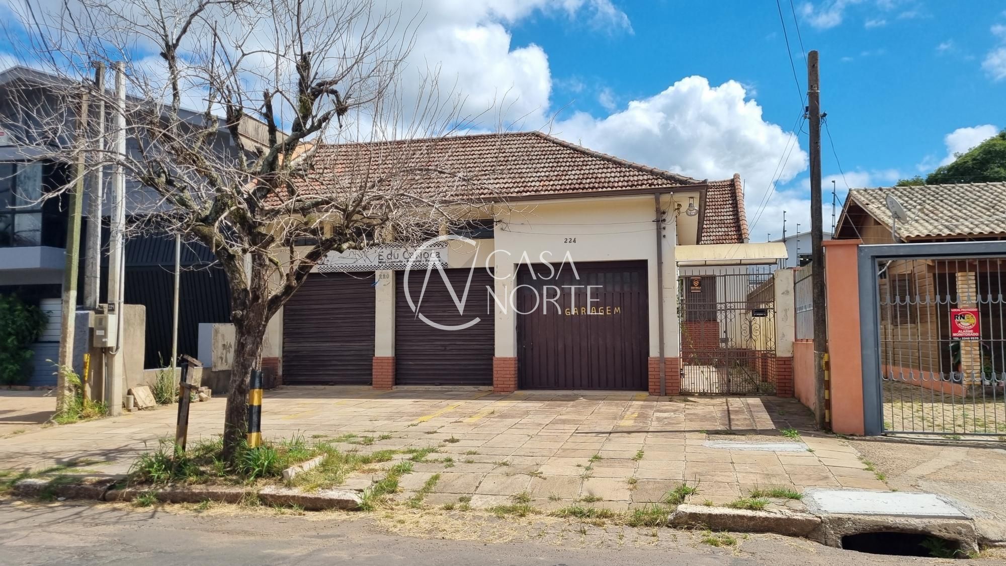 Casa à venda com 3 quartos, 280m², 1 vaga, Rua Ângelo Dourado no bairro Anchieta em Porto Alegre