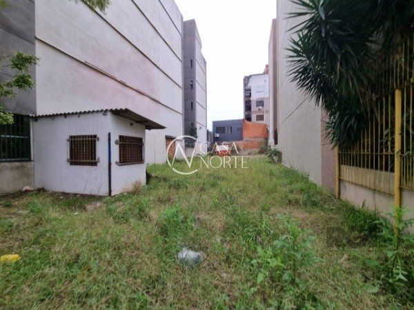 Terreno à venda  com 321m², Rua Itapeva no bairro Passo da Areia em Porto Alegre