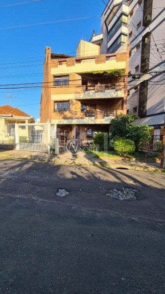 Geminado à venda com 1 quarto, 664m², 3 suítes, 6 vagas, Rua Zamenhoff no bairro São João em Porto Alegre